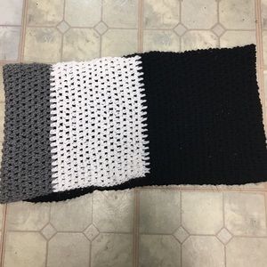 (189) Grey Black White Scarf
